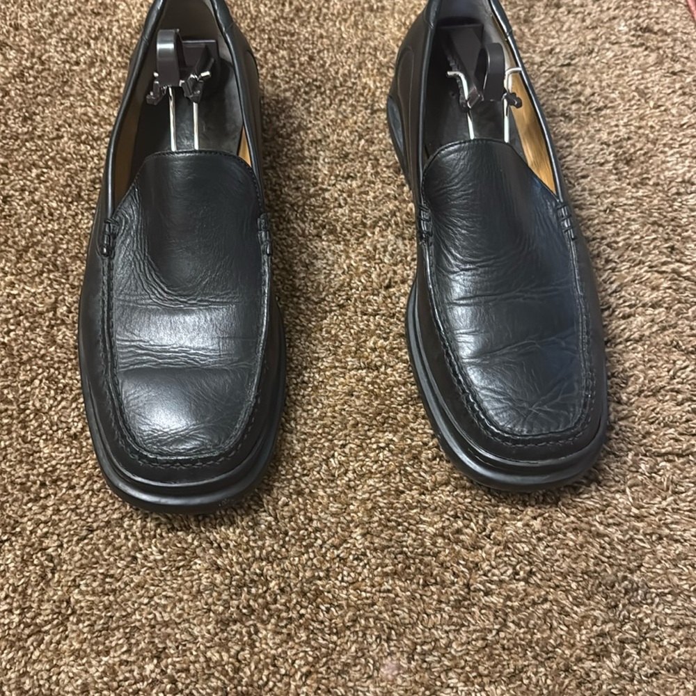Black casual men's shoe 11 1/2 medium by Cole Haan.